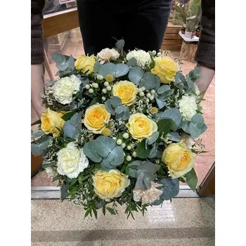 Smuteční dekorace Smuteční vypichované kulaté aranžmá Vlastní složení - rozvoz Praha