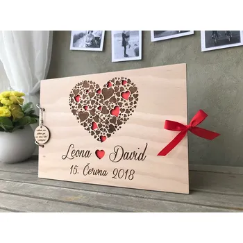 Svatební dekorace DŘEVĚNÁ SVATEBNÍ KNIHA HOSTŮ - SRDCE Barva vnitřního papíru: BÍLÁ, Barva srdíček: Modrá