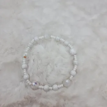 Náramek Bižuterní bílý náramek Nenneh