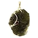 Přívěsek zlatý Vltavín přírodní s granátem