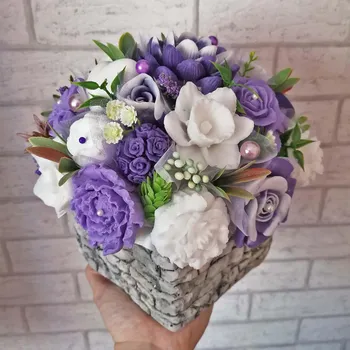 umělá květina Mýdlová kytice - Fialová v čtvercovém květináči