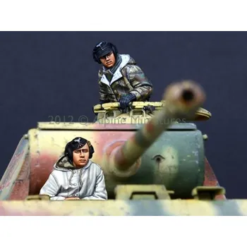 Plastikový model Alpine Miniatures 1/35 German Panther Crew Set (2 Figures)