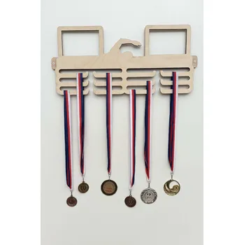 věšák na medaile MAJADESIGN Věšák na medaile s fotorámečky plavání Provedení: Přírodní dřevo