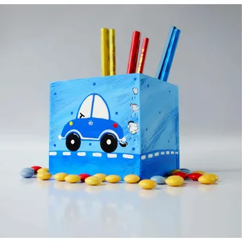 Dekorace do dětského pokoje DŘEVĚNÝ TUŽKOVNÍK MODRÝ S AUTÍČKEM