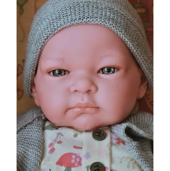 Panenka Realistické miminko - chlapeček - John v šedém kabátku od firmy Lamagik (Realistická miminka ze Španělska)