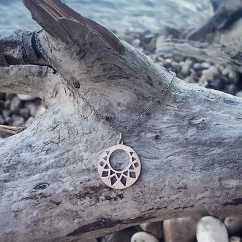 Řetízek Řetízek z chirurgické oceli s přívěskem stříbrného slunce