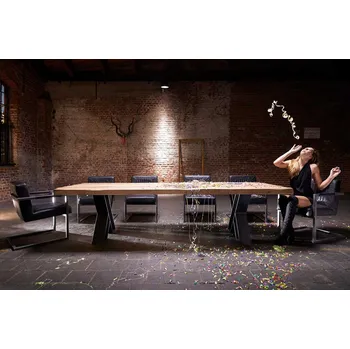 Jídelní stůl HAHNHOLZ Dubový jídelní stůl v kombinaci s ocelovým rámem tvaru X Objednat v délce: 200 cm, šířka: 100 cm, výška: 60 cm