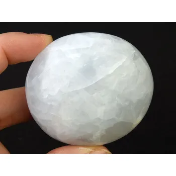 Přírodní kámen Modrý kalcit hladký kámen (161g)