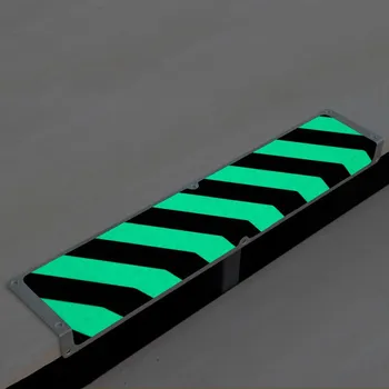 parkovací zábrana Protiskluzový nášlapný profil, aluminium m2, černo-zelený, š 635 mm