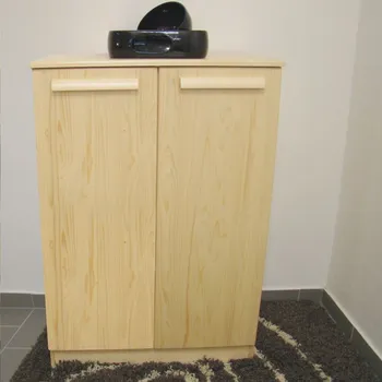 Komoda dřevěný dvířkový prádelník z masivu PRÁDELNÍK IX (PRÁDELNÍK IX z masivu na ložní prádlo)