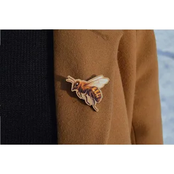 Brož art-wood.cz Dřevěná brož - včela