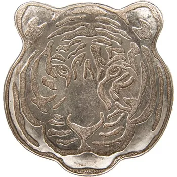 Stříbrná dekorativní miska/talířek v dekoru hlavy tygra Tiger – 19x19x2 cm