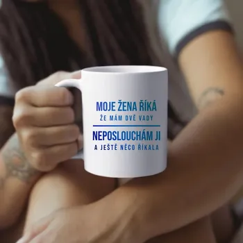 Žertovný předmět Moje žena říká, že mám dvě vady - hrnek s potiskem