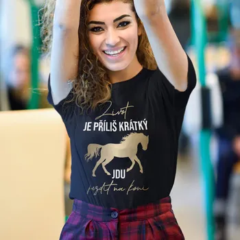 Žertovný předmět Život je příliš krátký, jdu jezdit na koni - dámské tričko s potiskem