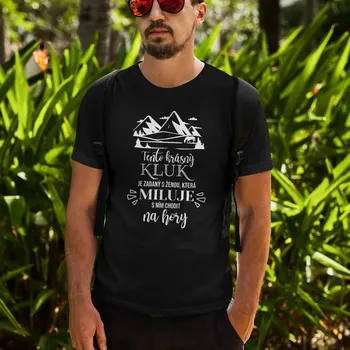 Žertovný předmět Zadaný s ženou, která miluje s ním chodit na hory - pánské tričko s potiskem