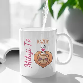 Žertovný předmět Miluji tě každý den - hrnek s potiskem