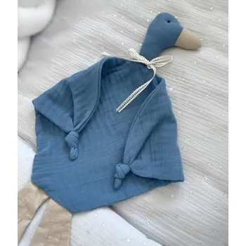 Hračka pro nejmenší Ar-s Přítulka kachnička - mušelín modrá