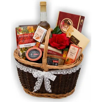 Dárkový potravinový koš Český koš Svatební košík s červeným dekorováním