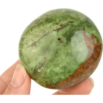 Přírodní kámen Chryzopras oblý kámen z Madagaskaru 147g