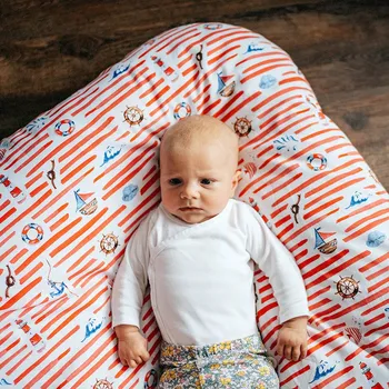 Zavinovačka Lily is sailing Péřová zavinovačka - Červený námořník bílá bavlna Velikost: 80 x 80 cm, Varianta: povlak zapínání na knoflíky