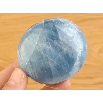 Přírodní kámen Kalcit modrý leštěný z Madagaskaru 143g