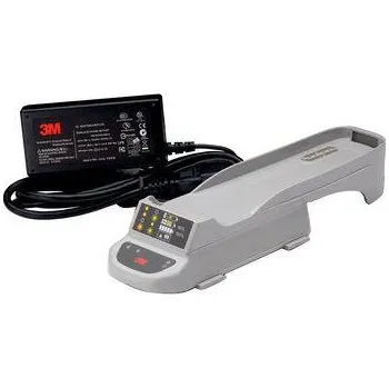 Svářečská kukla VÝPRODEJ TR-641E Kit s nabíječkou pro jednu baterii filtrační jednotky 3M Versaflo řady TR-600 a TR-800