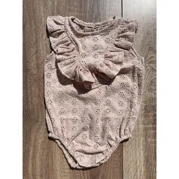 Male Cuda Prolamované body s volánkem pudrové 68 růžová