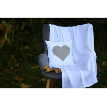 Povlak na dekorativní polštářek Nelly lněný dekorativní povlak na polštář srdce přírodní na bílém 40x40cm