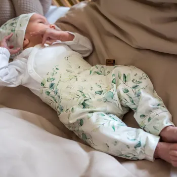 Kojenecká čepice Novorozenecký set 2dílný / čepice s uzlíkem a tepláčky / eukalyptus