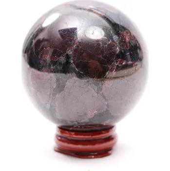 Drahý kámen Magieprirody.cz Granát koule 59 mm 381 g přírodní kámen + dřevěný podstavec #A316