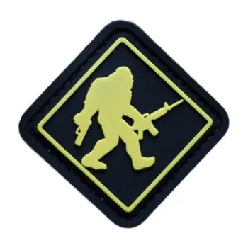 Nášivka PVC nášivka ozbrojený Bigfoot, Pistol and Rifle, Černá