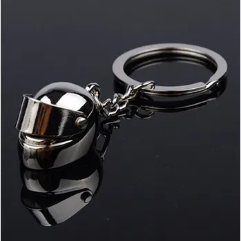 Přívěšek na klíče kovový s přilbou pro motorkáře