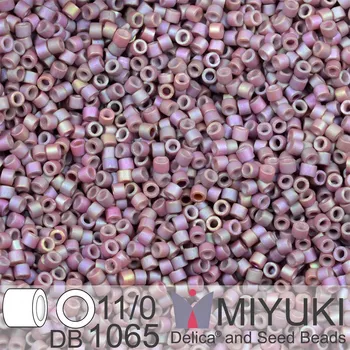 Korálek Korálky Miyuki Delica 11/0. Barva Matte Metallic Wisteria Gold Iris DB1065. Balení 5g.