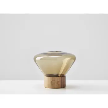 Lampička Brokis MUFFINS CANDLEHOLDER svícen Barva skla: cognac - transparentní sklo, Povrch montury: dub evropský - bezbarvý lak