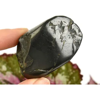 Přírodní kámen Šungit hladký kámen z Ruska 47g