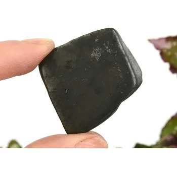 Přírodní kámen Kámen z hladkého šungitu z Ruska 23g