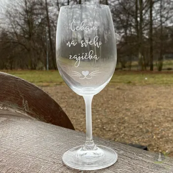 Sklenice Pískovaná sklenice na víno - Čekám na svého zajíčka