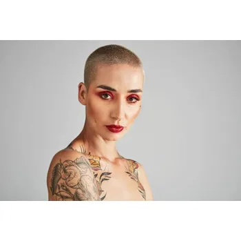 Plakát Plakát, Obraz - Studio portrait of a beautiful young, LumiNola