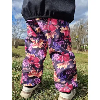 Dívčí kalhoty Yháček Softshellové kalhoty Yháček, jarní, květy na tmavém podkladu Velikost: 92