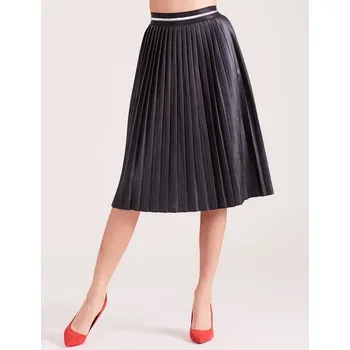 Dámské šaty Plisovaná midi sukně z černé ekokůže - S