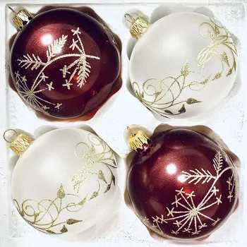 Vánoční ozdoba Irisa Leah's winter wonderland collection - Červená a bílá sada 4 ks skleněných ozdob s dekorem květů (Velikost 8 cm) Velikost: 8 cm, Balení: 4ks, Barva: červená;bílá