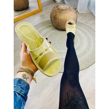 Dámské pantofle Dámské kožené papuče model 97 - krémové s imitací krajky, VELIKOST 41