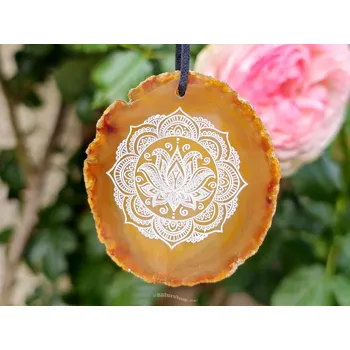 Přívěsek Přívěsek z achátu na kůži Lotosový květ (21g)