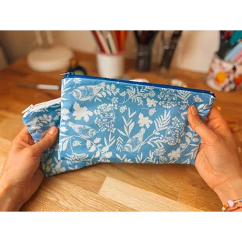 Penál ePiPí Taštička velká - Jaro v modré Barva zipu: bílá