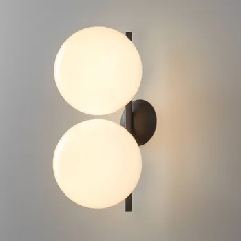 Lampička FLOS IC C/W1 Dvojité nástěnné svítidlo černé Ø 20 cm - Ø koule 20 cm; Ø nástěnný držák 11 cm černá, bílá 2 x 8 W LED - Doprava zdarma