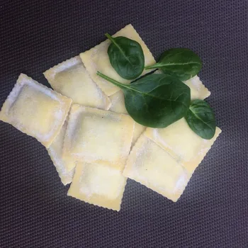 Čerstvé ravioli s ricottou a špenátem, 400 g