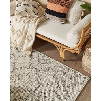 Koberec Koberec béžový a černý vlněný 140 x 200 cm s geometrickým vzorem ručně všívaný boho design obývací pokoj ložnice Beliani