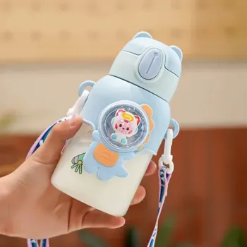 Dětský nerozbitný hrnek s brčkem - K