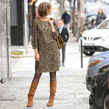 Dámské šaty Rovné šaty s potiskem a 7/8 rukávy černá/khaki 40