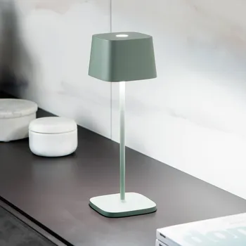 Venkovní osvětlení Zafferano Ofelia 3K dobíjecí stolní lampa IP65 šalvějová - Výška stínidla 6,8 cm; výška podstavce 0,8 cm šalvějově zelená 1 x 2 W LED - Doprava zdarma